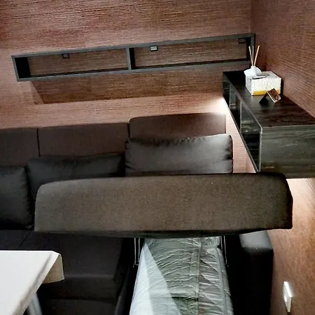 Апартамент за гости в *